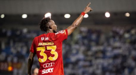 Quiñones, quien aterrizó en el futbol árabe en 2024, se ha consolidado como la máxima figura de su equipo y el terror de las defensas rivales. INSTAGRAM/ @julianquinones33.