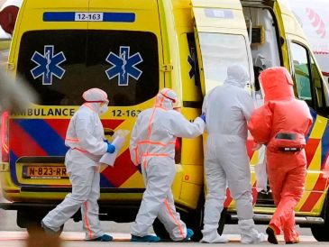 En el crucero que tiene casos de hantavirus viajan estadounidenses; sin embargo, hasta ahora ninguno de ellos ha presentado síntomas. AP/P. Dejong