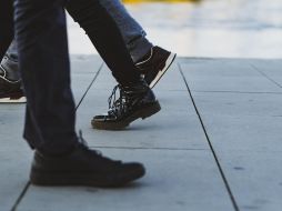 El calzado no solo influye en la comodidad al caminar, también puede afectar directamente la salud de los pies, las rodillas e incluso la postura corporal. Pixabay