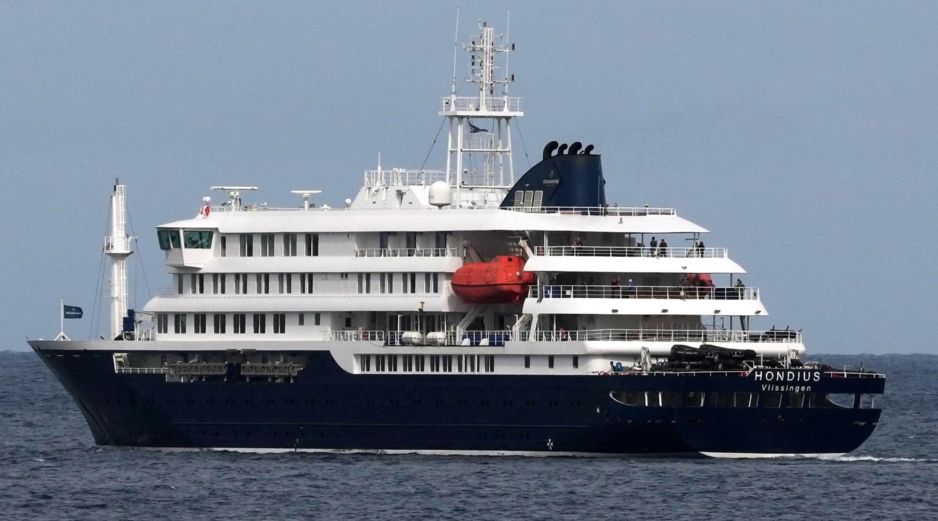 Se tiene previsto que el crucero MV Hondius atraque el próximo sábado en el puerto de Granadilla de Abona, España. AP