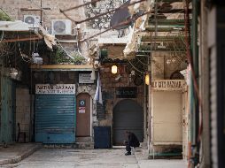Puerta de la iglesia del Santo Sepulcro en el casco viejo de Jerusalén, zona que alberga lugares sagrados para el cristianismo, el judaísmo y el islam y que ha sido escenario de ataques de odio. AP/M. Illean)