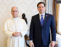 El papa León XIV recibe en audiencia privada al secretario de Estado de Estados Unidos, Marco Rubio, en el Vaticano. EFE/Medios Vaticanos