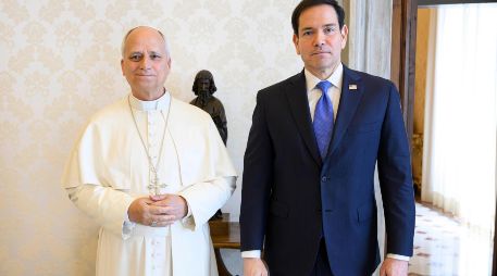 El papa León XIV recibe en audiencia privada al secretario de Estado de Estados Unidos, Marco Rubio, en el Vaticano. EFE/Medios Vaticanos