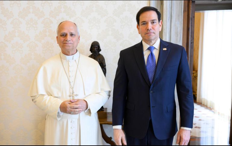 El papa León XIV recibe en audiencia privada al secretario de Estado de Estados Unidos, Marco Rubio, en el Vaticano. EFE/Medios Vaticanos