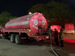 El Instituto Estatal de Protección Civil dijo que el siniestro ya fue controlado y que actualmente continúan las labores de enfriamiento y verificación en la zona para descartar riesgos adicionales. FACEBOOK / Protección Civil Tabasco