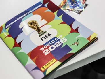 La FIFA firmó un acuerdo de licencia exclusivo a largo plazo con Fanatics, el cual permitirá a Topps producir calcomanías, estampas y juegos coleccionables para la máxima justa de futbol y otros eventos. AFP / B. Fahy