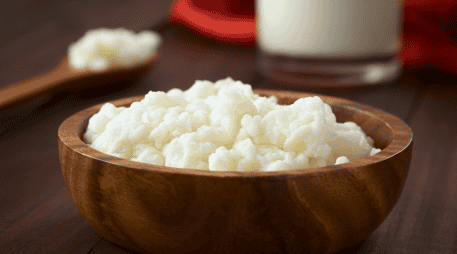 Entre tradición, microbiota y cultura alimentaria, el kéfir sigue ganando espacio en la rutina diaria de miles de personas que buscan opciones naturales para cuidar su salud digestiva.CANVA