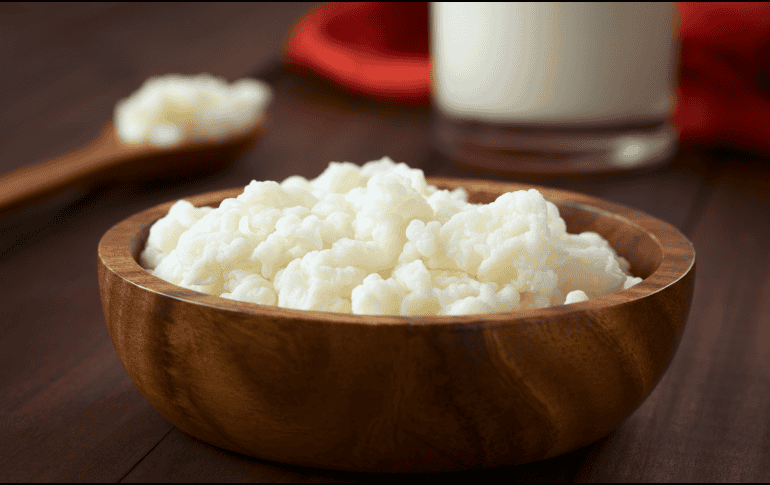 Entre tradición, microbiota y cultura alimentaria, el kéfir sigue ganando espacio en la rutina diaria de miles de personas que buscan opciones naturales para cuidar su salud digestiva.CANVA