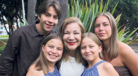 Camila, Jorge, María Emilia, María José y Georgina Gómez. GENTE BIEN JAISCO / Revista del 8 de mayo 2026