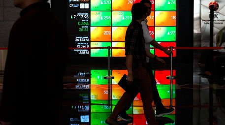 Las ganancias en l IPC se debieron a los avances de las emisoras Industrias Peñoles, Genomma Lab, Grupo Carso, Orbia y Alsea. EFE/M. Irham