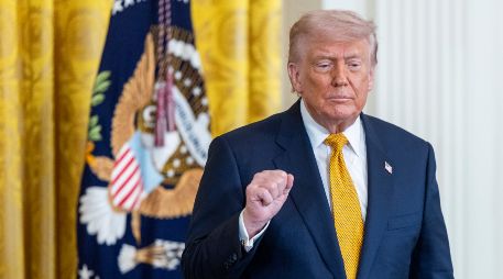 Donald Trump reaccionó a un nuevo intercambio de ataques entre Estados Unidos e Irán que tambaleó la frágil posibilidad de un acuerdo de paz. EFE/S. Thew