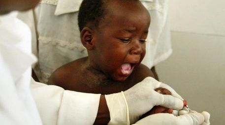Los expertos consideran que ampliar la cobertura vacunal podría transformar radicalmente el combate contra la malaria en los próximos años. EFE / ARCHIVO