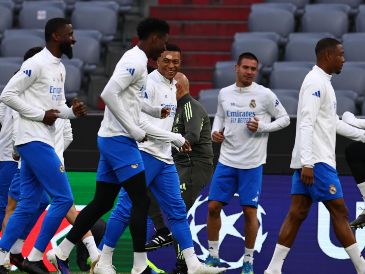 Kylian Mbappé. En el entorno madridista confían en que el delantero francés pueda estar disponible para disputar el clásico frente al Barcelona. EFE/EPA/A. Szilagyi