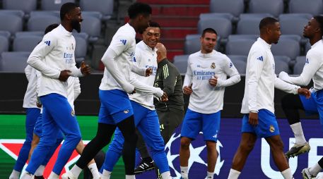 Kylian Mbappé. En el entorno madridista confían en que el delantero francés pueda estar disponible para disputar el clásico frente al Barcelona. EFE/EPA/A. Szilagyi