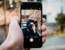 La decisión de aplazar el lanzamiento del iPhone 18 no es un simple capricho, sino una maniobra estratégica calculada al milímetro para evitar un desastre logístico a escala mundial. Unsplash
