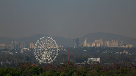 Esta mañana, la Ciudad de México mostró niveles altos de contaminación. EFE/S. Gutiérrez