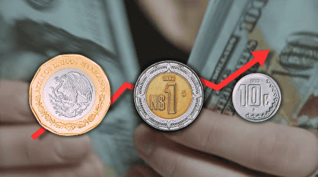 Debido a factores como la oferta y la demanda, la cotización del dólar en su tipo de cambio con el peso mexicano puede variar a lo largo del día. ESPECIAL