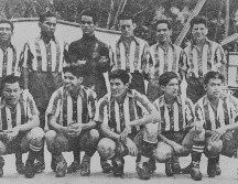Imagen de archivo del primer equipo profesional de Chivas, en 1943. EL INFORMADOR / ARCHIVO