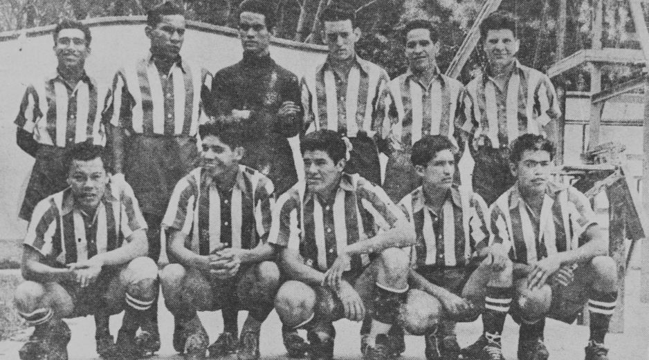 Imagen de archivo del primer equipo profesional de Chivas, en 1943. EL INFORMADOR / ARCHIVO