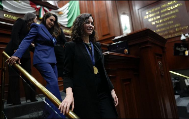 La presidenta madrileña ha protagonizado numerosas polémicas durante su viaje por encabezar un homenaje a Hernán Cortés, defender la pureza del mestizaje y lanzar críticas contra Morena. ESPECIAL/X/@IdiazAyuso