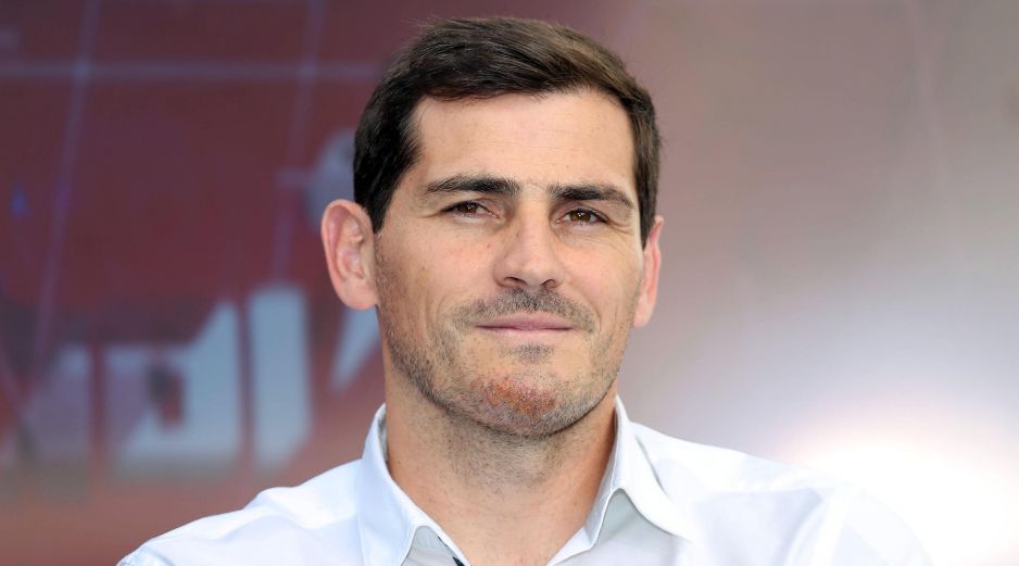 Tras estos incidentes, el exportero del Real Madrid, Iker Casillas, aseguró que este tipo de momentos también ayudan a valorar los periodos positivos y recordó que el club siempre estará bajo los reflectores por su historia y exigencia. SUN / ARCHIVO