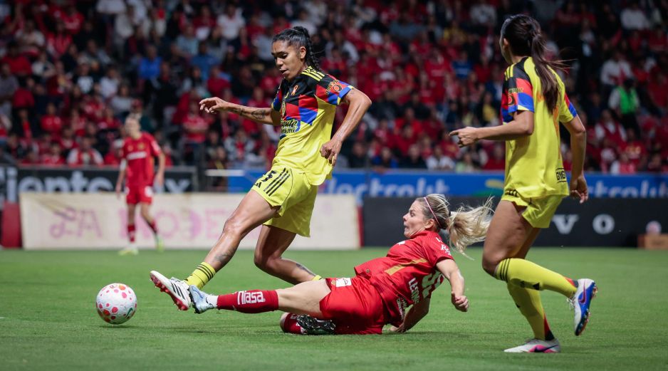 América Femenil dejó claro por qué terminó como líder del torneo con 42 puntos, al desplegar un futbol rápido, dinámico y sólido durante los 90 minutos del primer partido. IMAGO7
