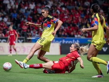 América Femenil dejó claro por qué terminó como líder del torneo con 42 puntos, al desplegar un futbol rápido, dinámico y sólido durante los 90 minutos del primer partido. IMAGO7