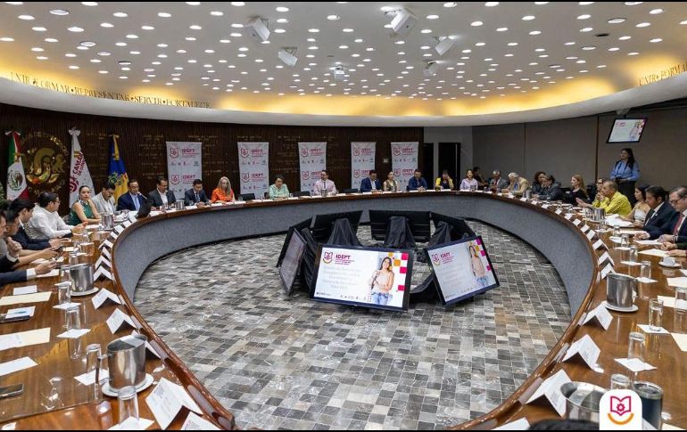 Durante la Primera Sesión del Comité de Gestión por Competencias para el Crecimiento y Desarrollo Económico de Jalisco, el IDEFT presentó avances en nuevos estándares laborales con sello jalisciense.. CORTESÍA.