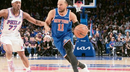 El base del conjunto neoyorquino, Jalen Brunson, anotó 33 puntos y sentenció el partido con canastas importantes en los minutos finales. AFP