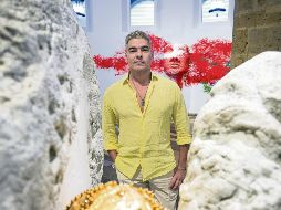 El artista Rogelio Manzo inauguró la muestra “Lumbral de una pasión”, en la Sala Giroleta del Museo Palacio de Gobierno de Jalisco. EL INFORMADOR/ J. Acosta