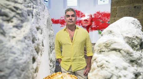 El artista Rogelio Manzo inauguró la muestra “Lumbral de una pasión”, en la Sala Giroleta del Museo Palacio de Gobierno de Jalisco. EL INFORMADOR/ J. Acosta