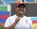 Sebastián García mostrando su cadena de oro tras vencer a Nicolas Girard en la final de la Copa del Mundo de tiro Con Arco. ESPECIAL / X: @conadeoficial