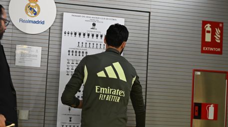 Álvaro Arbeloa tras la rueda de prensa del día de hoy antes de que el Real Madrid enfrente al Barcelona. EFE / Fernando Villar