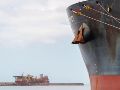 Bocana del Puerto de Granadilla por la que se espera que entre el crucero MV Hondius, afectado por un brote de hantavirus. EFE/R. de la Rocha