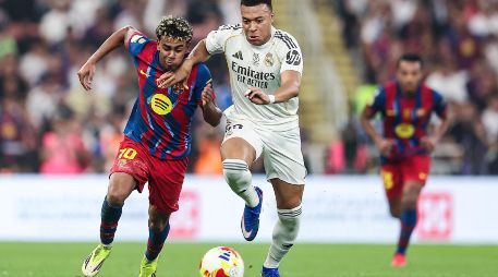 El cuadro blaugrana suma 88 puntos y aventaja por 11 unidades al conjunto merengue. AFP/ ARCHIVO.
