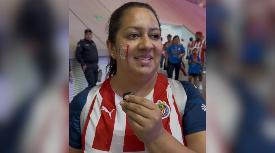 Maritza Reynoso celebró el Día de las Madres en el estadio y aseguró que ver a Chivas avanzar sería el mejor regalo este 10 de mayo. EL INFORMADOR/ F. RAMÍREZ.