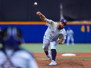 Luis Iván Rodríguez salió del juego cargando con la tercera derrota de la campaña, tras cinco entradas de labor con diez imparables, cuatro carreras limpias y solo un ponche. CORTESÍA/ CHARROS DE JALISCO.
