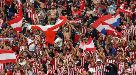 Aficionado de Chivas destacó la reacción del equipo y el protagonismo de los jóvenes en una dramática victoria marcada por la tensión. EL INFORMADOR/ A. NAVARRO.