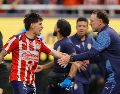 Milito también habló sobre el presente de Santiago Sandoval, quien se convirtió en la principal figura del partido. EFE/F. Guasco