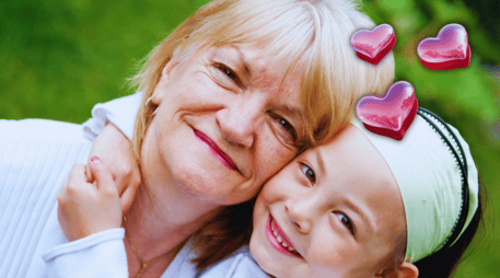 Este 10 de mayo, te invitamos a mirar a tu abuela no solo como la consentidora oficial, sino como la heroína absoluta que hace posible el equilibrio de tu hogar. ESPECIAL / CANVA