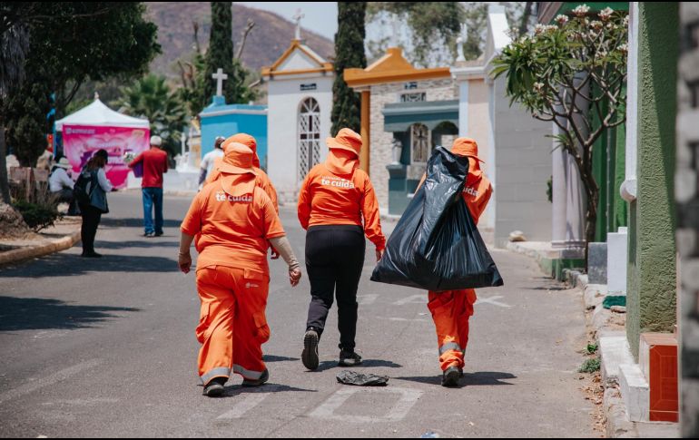 Ante la masiva asistencia que se registra hoy en los cementerios, las autoridades han emitido una serie de recomendaciones para la población. ESPECIAL/Gobierno de Guadalajara