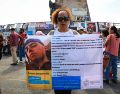 Cada familia llevaba en mano las pancartas, carteles y lonas con los rostros de sus hijas e hijos y sus fichas de búsqueda. EL INFORMADOR/ J. Acosta