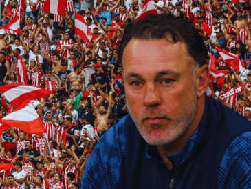 "Nos sentimos supercómodos con nuestra gente, con nuestra afición; la conexión está", comparte Milito por el regreso de Chivas al estadio Jalisco. EL INFORMADOR / A. Navarro