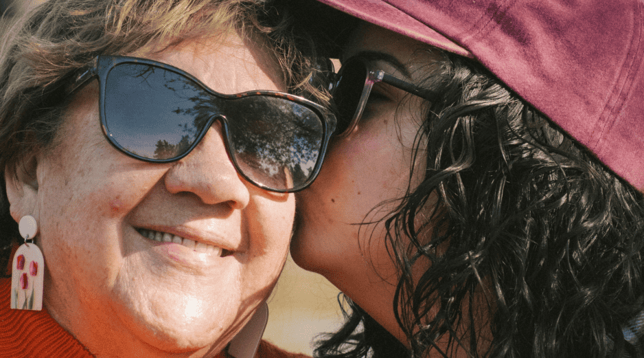 Asumir el cuidado de una madre en su vejez no es solo un acto de reciprocidad familiar, sino un desafío. UNSPLASH / D. VILCHES
