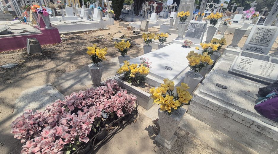 Decenas de familia se dieron cita en el Panteón de Mezquitán, en Guadalajara, para celebrar el Día de las Madres en compañía familiar. EL INFORMADOR/ O. GONZÁLEZ.