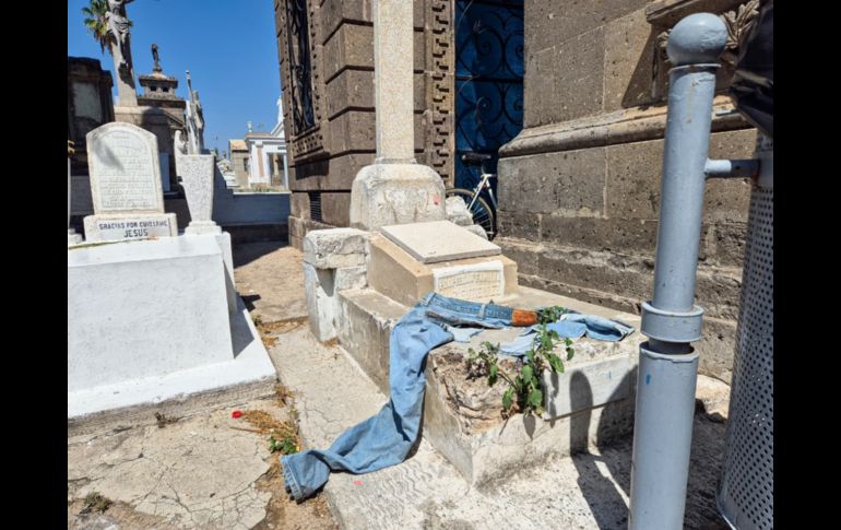 Aunque han externado sus denuncias con personal del cementerio y del Gobierno de Guadalajara, visitantes reclamaron que las malas condiciones y la inseguridad persisten en el Panteón de Mezquitán. EL INFORMADOR / J. Acosta