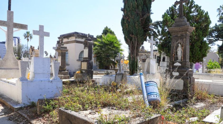 Aunque han externado sus denuncias con personal del cementerio y del Gobierno de Guadalajara, visitantes reclamaron que las malas condiciones y la inseguridad persisten en el Panteón de Mezquitán. EL INFORMADOR / J. Acosta