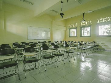 Aunque los estudiantes terminarían clases antes, el personal docente aún tendría actividades administrativas posteriores. UNSPLASH
