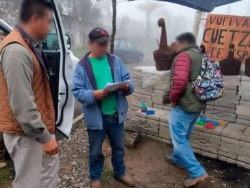Durante el operativo se detectó un inmueble con jaulas de madera, las cuales albergaban en su interior ejemplares de vida silvestre que estaban a la venta. ESPECIAL