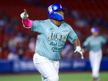 Willie Calhoun castigó un lanzamiento y desapareció la pelota del parque para sellar la remontada con un dramático jonrón de dos carreras. CORTESÍA/ CHARROS DE JALISCO.